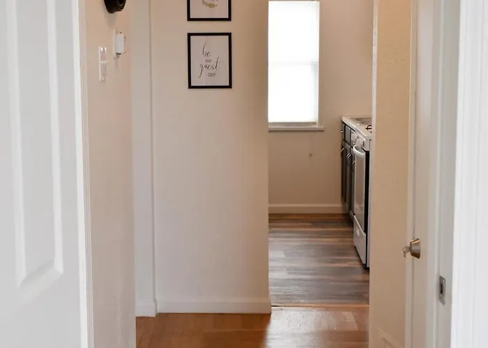 Cozy & Family Friendly Sleeps 6 Pittsburgh