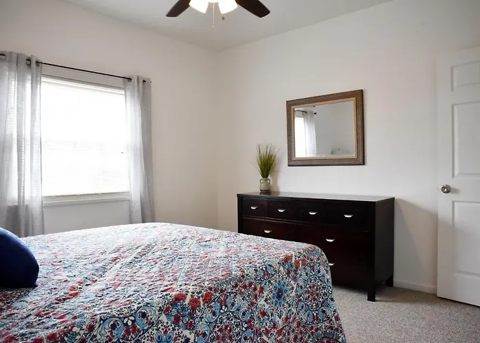 Cozy & Family Friendly Sleeps 6 Holiday home