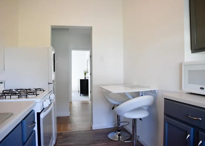 Holiday home Cozy & Family Friendly Sleeps 6 Pittsburgh